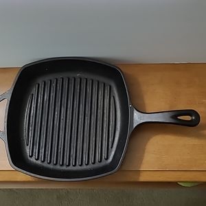 Cast Iron skillet-Square-by Lodge